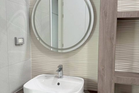 Villa in Bang Lamung, Thailand 5 bedrooms № 132491 - photo 9