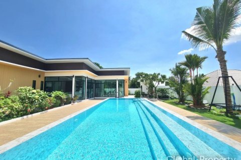 Дом в Паттайе, Таиланд с 3 спальнями № 124195 - фото 1