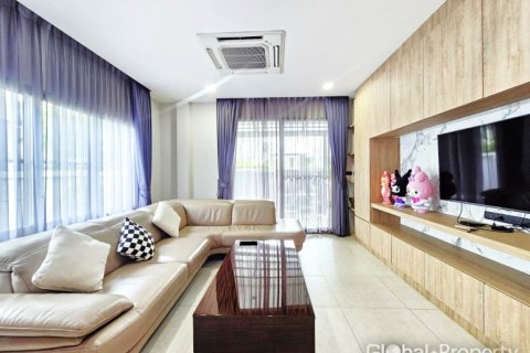 House in Pattaya, Thailand 4 bedrooms № 124194 - photo 5