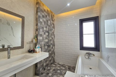 House in Pattaya, Thailand 4 bedrooms № 124194 - photo 19