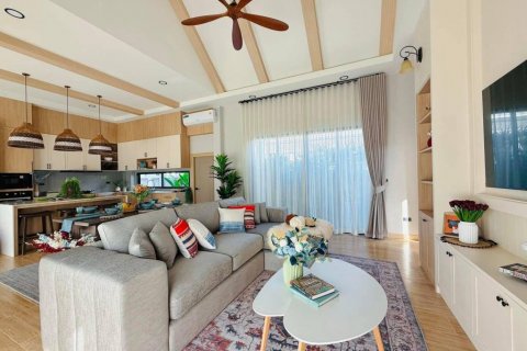 Villa in Bang Lamung, Thailand 3 bedrooms № 124512 - photo 2