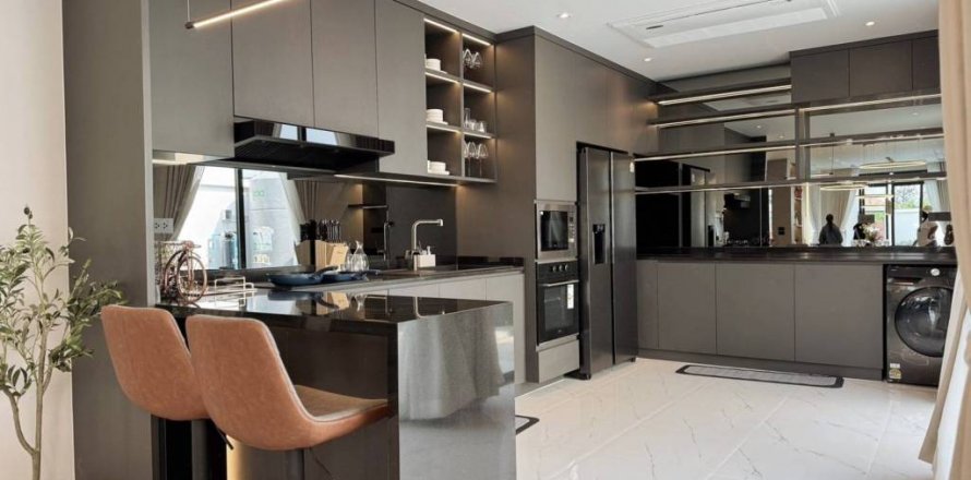 Villa à Pattaya, Thaïlande 4 chambres № 124509