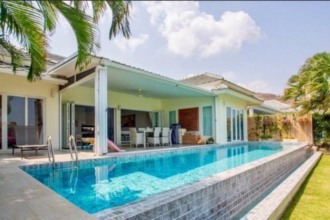 Villa in Hua Hin, Thailand 3 bedrooms № 124683 - photo 1