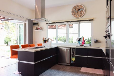 Вилла в Хуа Хине, Таиланд с 4 спальнями  № 124681 - фото 9