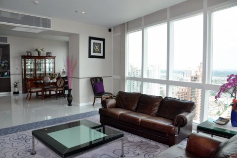 Кондоминиум с 3 спальнями в Бангкоке, Таиланд № 144180 - фото 3