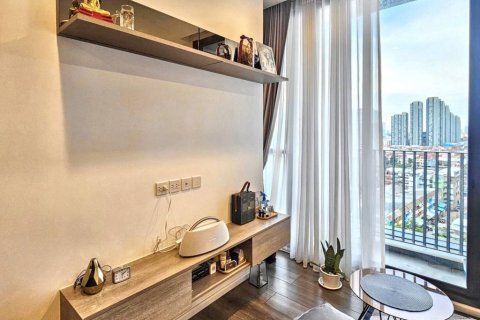 Condo in Bangkok, Thailand, 2 bedrooms  № 124590 - photo 2