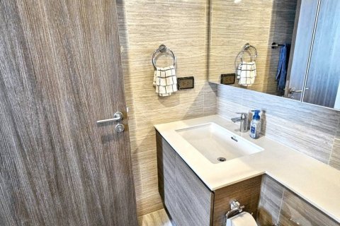 Condo in Bangkok, Thailand, 2 bedrooms  № 124590 - photo 9