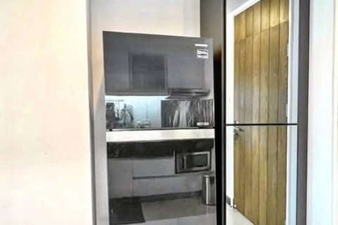 Condo in Bang Kapi, Bangkok, Thailand, 1 bedroom  № 124586 - photo 9