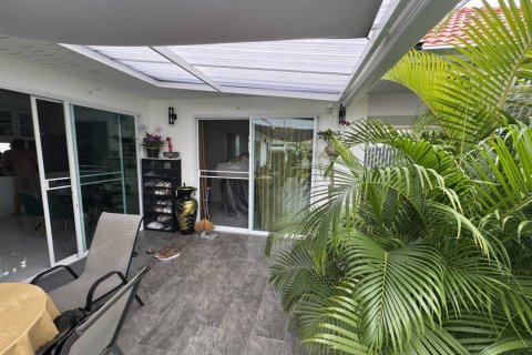 Villa in Pran Buri, Thailand 2 bedrooms № 144605 - photo 6