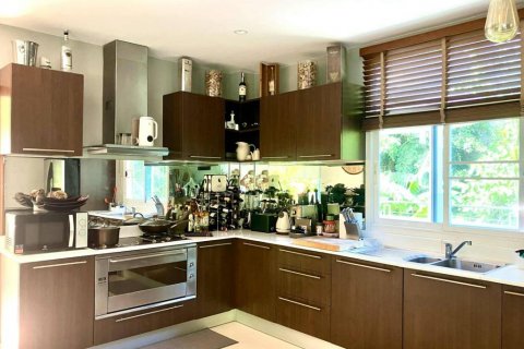 Villa in Karon, Thailand 4 bedrooms № 144606 - photo 9