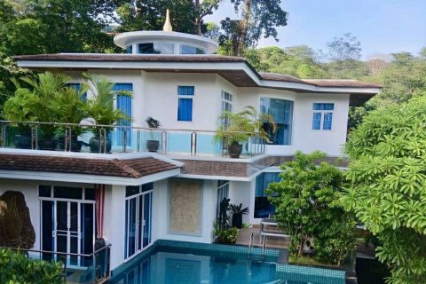 Villa in Karon, Thailand 4 bedrooms № 144606 - photo 1