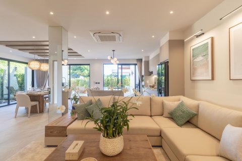 Villa in Phuket, Thailand 3 bedrooms № 142879 - photo 9