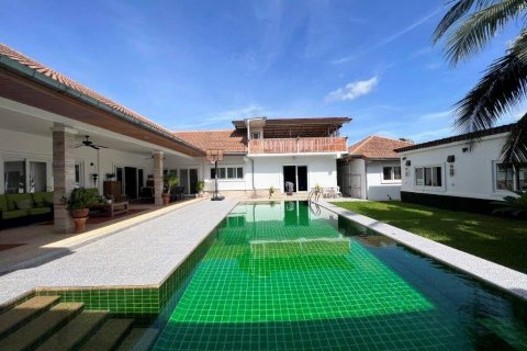 Вилла в Хуа Хине, Таиланд с 7 спальнями  № 101909 - фото 2