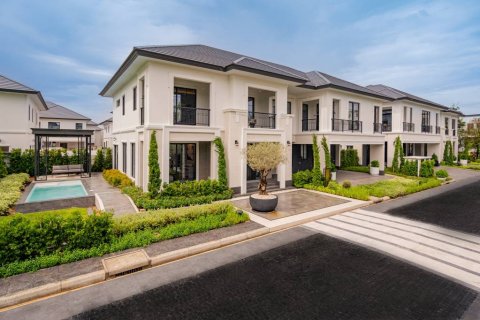 Дом в Бангкоке, Таиланд с 4 спальнями  № 104611 - фото 1