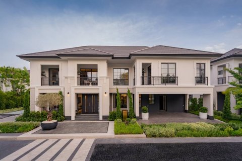 House in Bangkok, Thailand 4 bedrooms № 104613 - photo 1