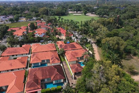 Дом в Паттайе, Таиланд с 4 спальнями  № 119277 - фото 1