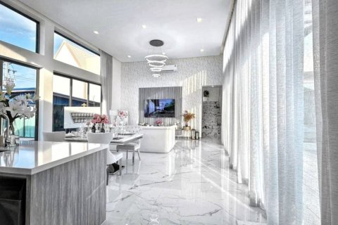 Villa in Bang Lamung, Thailand 3 bedrooms № 124652 - photo 5