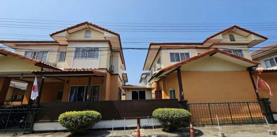 House in Bangkok, Thailand 8 bedrooms № 100988