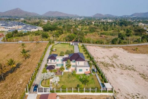 Вилла в Хуа Хине, Таиланд с 5 спальнями  № 100991 - фото 2