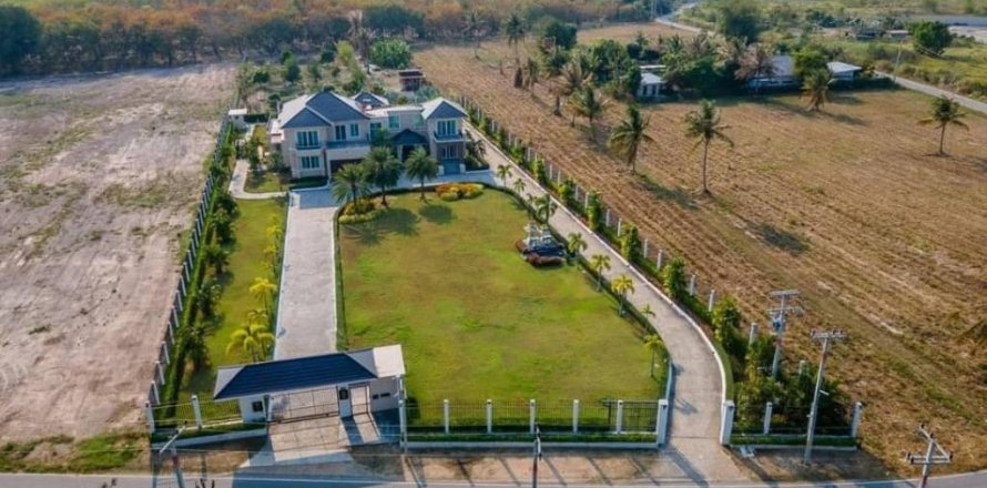 Вилла в Хуа Хине, Таиланд с 5 спальнями  № 100991