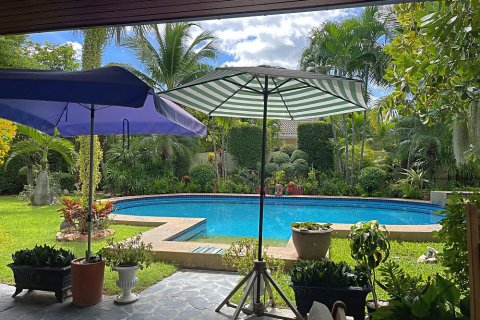 House in Hua Hin, Thailand 4 bedrooms № 125431 - photo 15