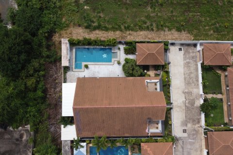 House in Hua Hin, Thailand 4 bedrooms № 125425 - photo 1