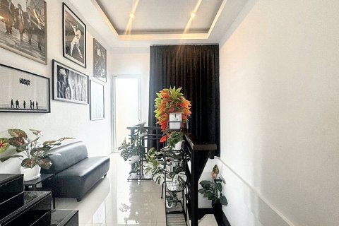 House in Pattaya, Thailand 4 bedrooms № 85743 - photo 6