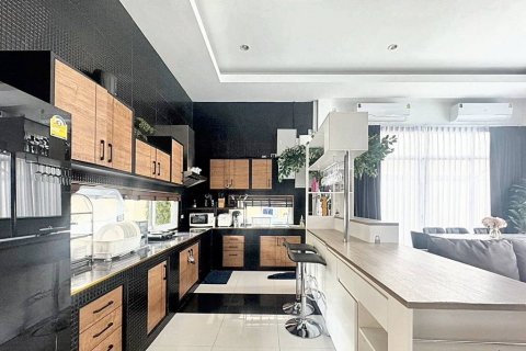 House in Pattaya, Thailand 4 bedrooms № 85743 - photo 9