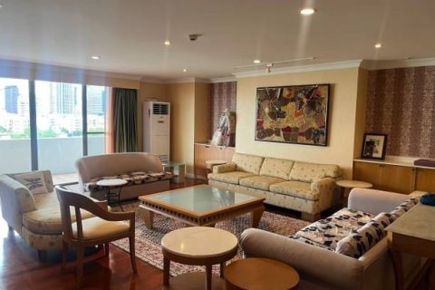 Condo in Watthana, Bangkok, Thailand, 3 bedrooms  № 123752 - photo 1