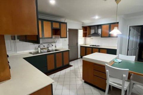 Condo in Watthana, Bangkok, Thailand, 3 bedrooms  № 123752 - photo 8