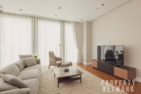 Condo in Bangkok, Thailand, 2 bedrooms  № 123750 - photo 1