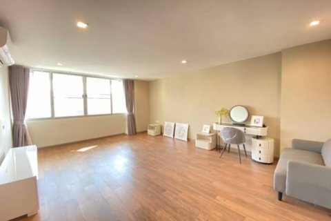 Condo in Watthana, Bangkok, Thailand, 3 bedrooms  № 123751 - photo 11