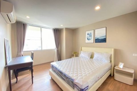 Condo in Watthana, Bangkok, Thailand, 3 bedrooms  № 123751 - photo 5