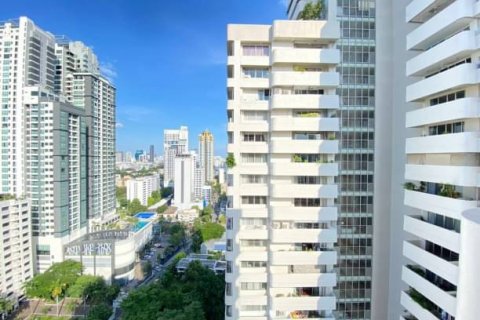 Condo in Watthana, Bangkok, Thailand, 3 bedrooms  № 123751 - photo 17