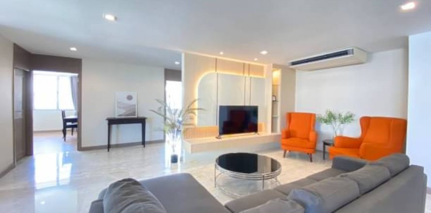 Condo in Watthana, Bangkok, Thailand, 3 bedrooms  № 123751