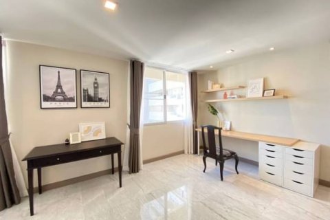 Condo in Watthana, Bangkok, Thailand, 3 bedrooms  № 123751 - photo 9