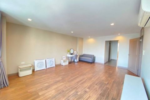 Condo in Watthana, Bangkok, Thailand, 3 bedrooms  № 123751 - photo 12