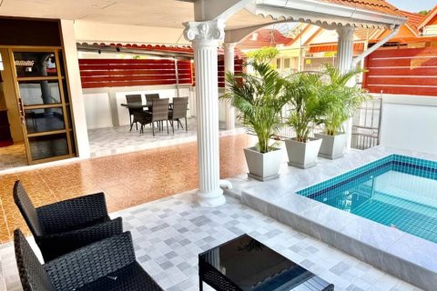 House in Pattaya, Thailand 4 bedrooms № 125783 - photo 1