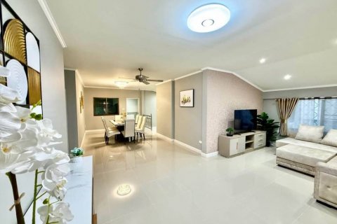 House in Pattaya, Thailand 4 bedrooms № 125783 - photo 10