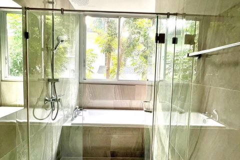 Condo in Bangkok, Thailand, 2 bedrooms  № 121199 - photo 12