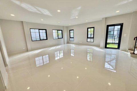 Дом в Бангкоке, Таиланд с 4 спальнями  № 121200 - фото 5