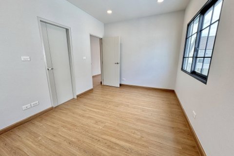 Дом в Бангкоке, Таиланд с 4 спальнями  № 121200 - фото 14