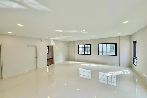 Дом в Бангкоке, Таиланд с 4 спальнями  № 121200 - фото 10