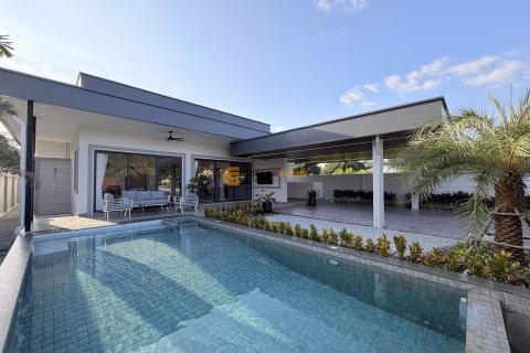 Studio in Pattaya, Thailand № 132144