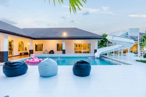 Villa in Hua Hin, Thailand 4 bedrooms № 100145 - photo 1