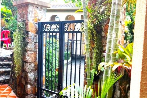 House in Pattaya, Thailand 5 bedrooms № 132355 - photo 14