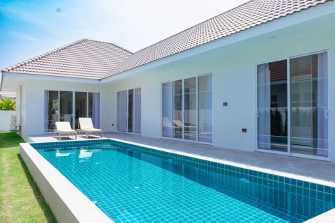 Вилла в Хуа Хине, Таиланд с 3 спальнями  № 132426 - фото 1