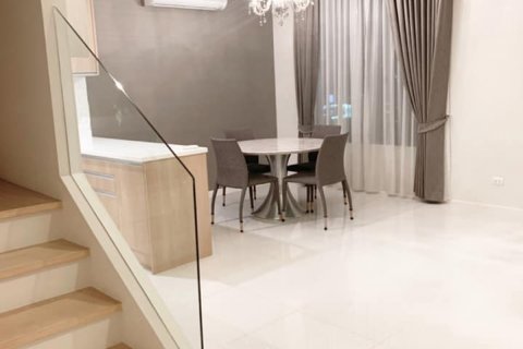 Condo in Bangkok, Thailand, 1 bedroom  № 143855 - photo 1