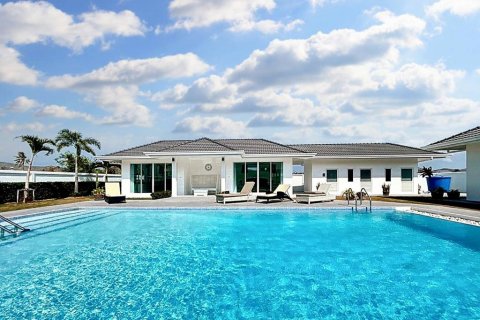 Вилла в Хуа Хине, Таиланд с 7 спальнями  № 86034 - фото 7