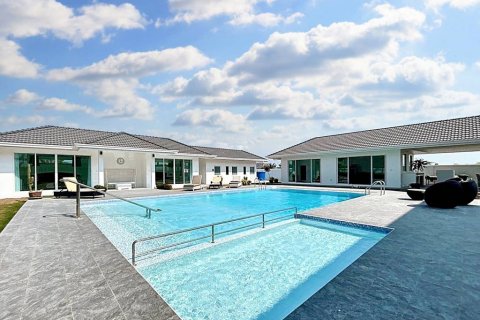 Вилла в Хуа Хине, Таиланд с 7 спальнями  № 86034 - фото 5